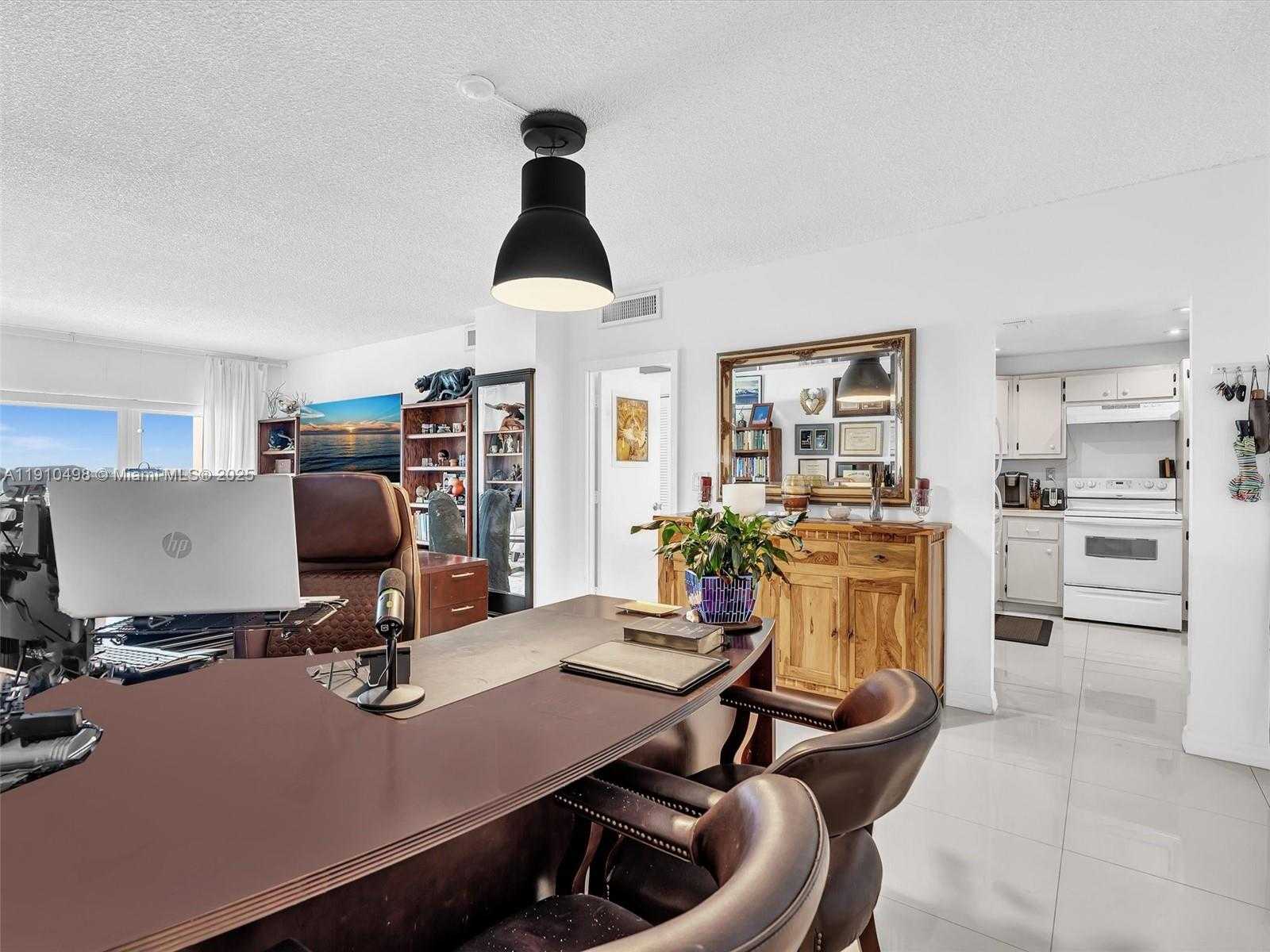 Small Image of 300 BAYVIEW DR #902, Sunny Isles Beach Number 10