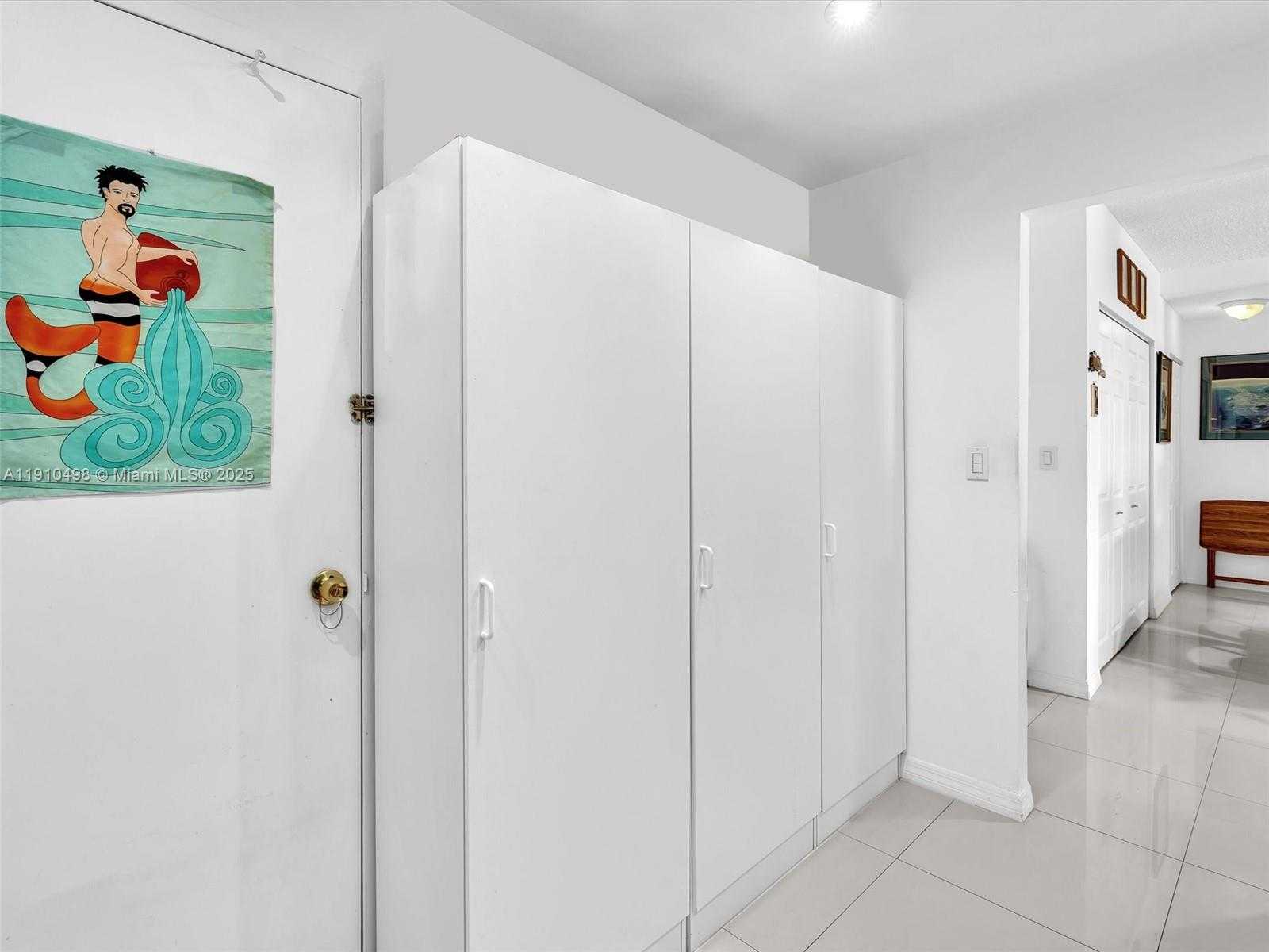 Small Image of 300 BAYVIEW DR #902, Sunny Isles Beach Number 16