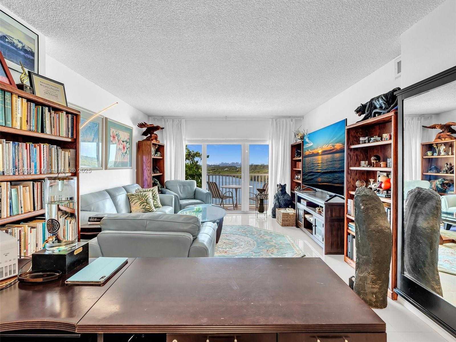 Small Image of 300 BAYVIEW DR #902, Sunny Isles Beach Number 19