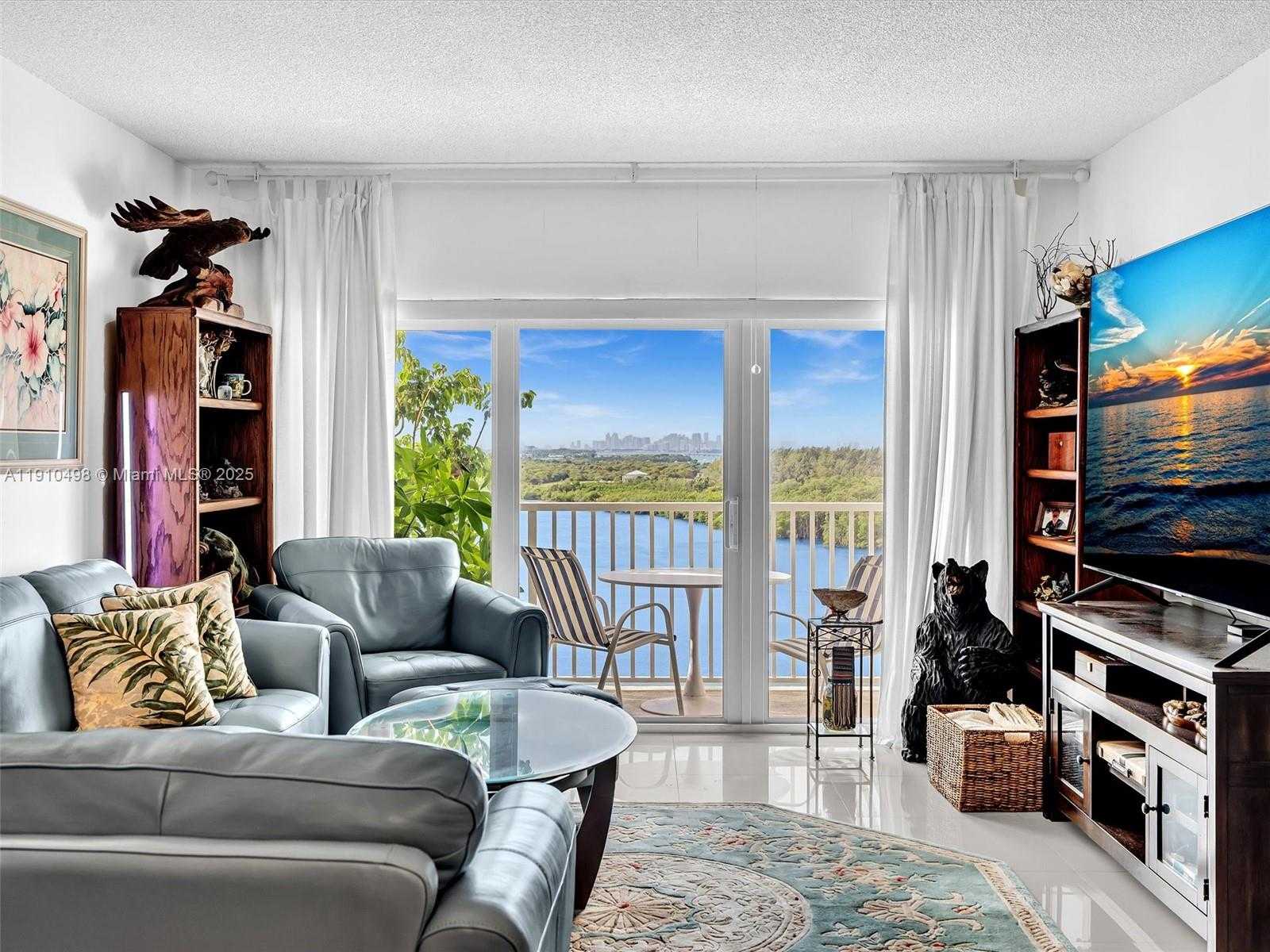 Small Image of 300 BAYVIEW DR #902, Sunny Isles Beach Number 20