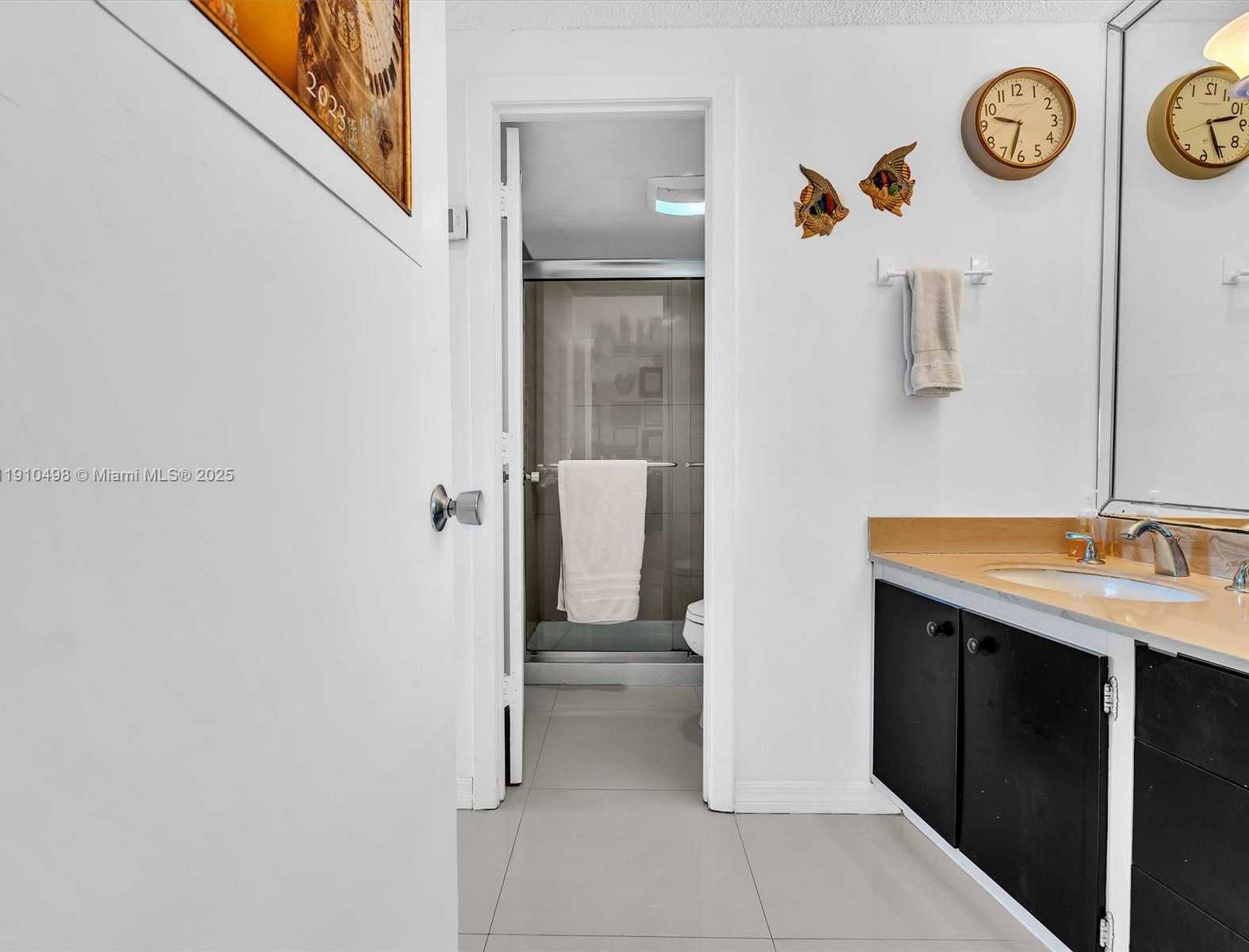 Small Image of 300 BAYVIEW DR #902, Sunny Isles Beach Number 32