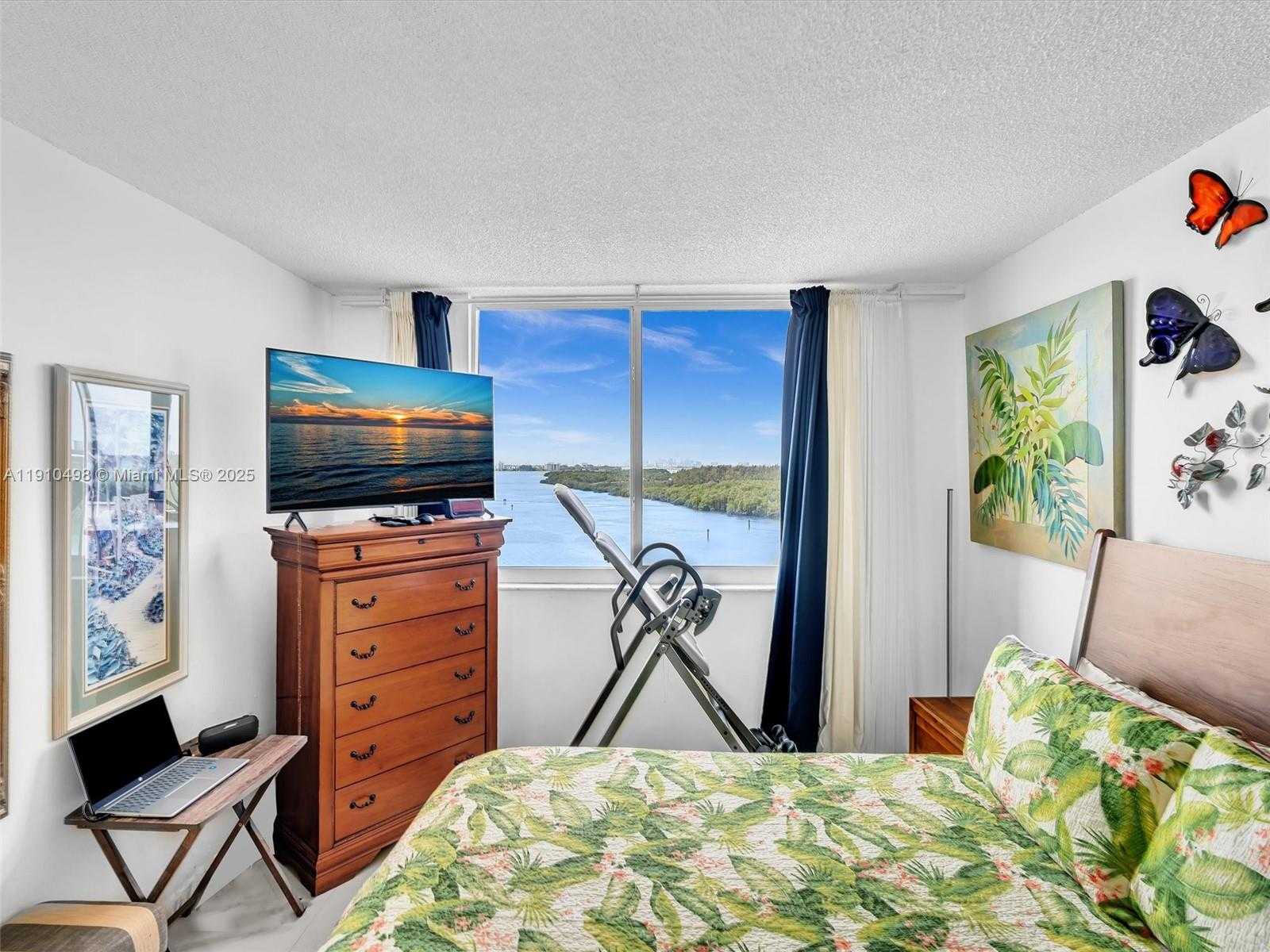 Small Image of 300 BAYVIEW DR #902, Sunny Isles Beach Number 37