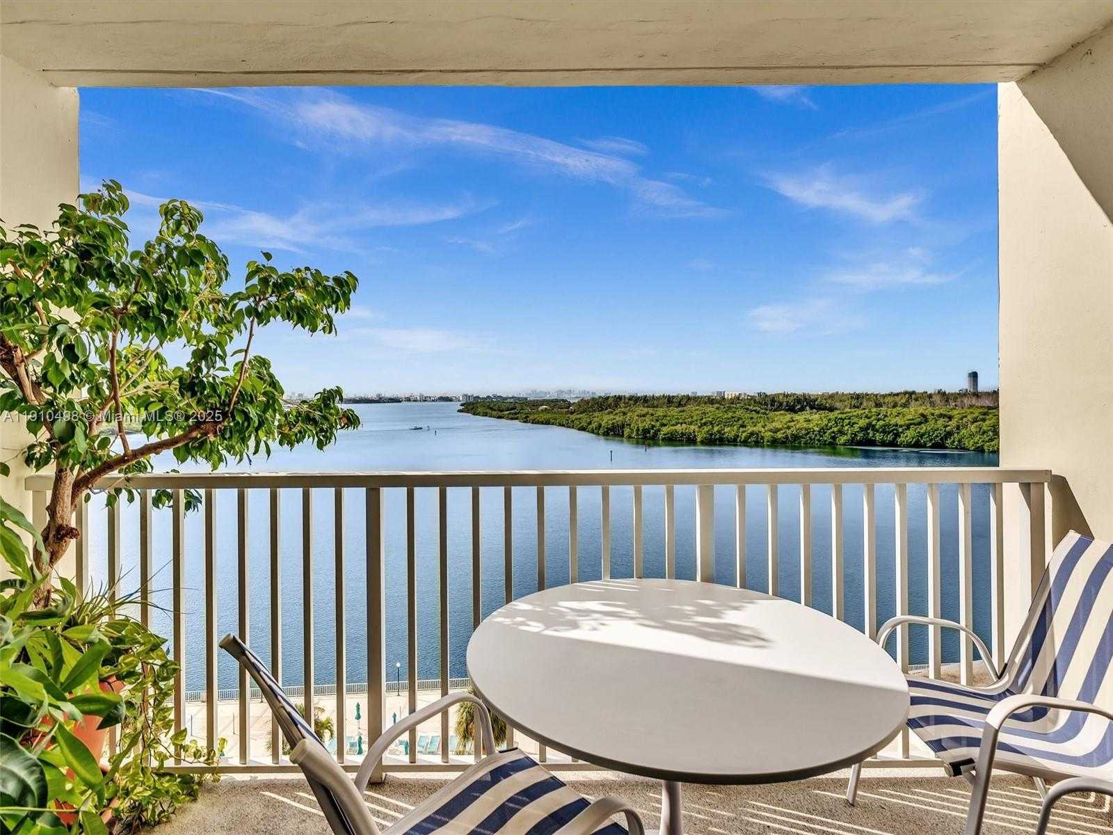 Small Image of 300 BAYVIEW DR #902, Sunny Isles Beach Number 4