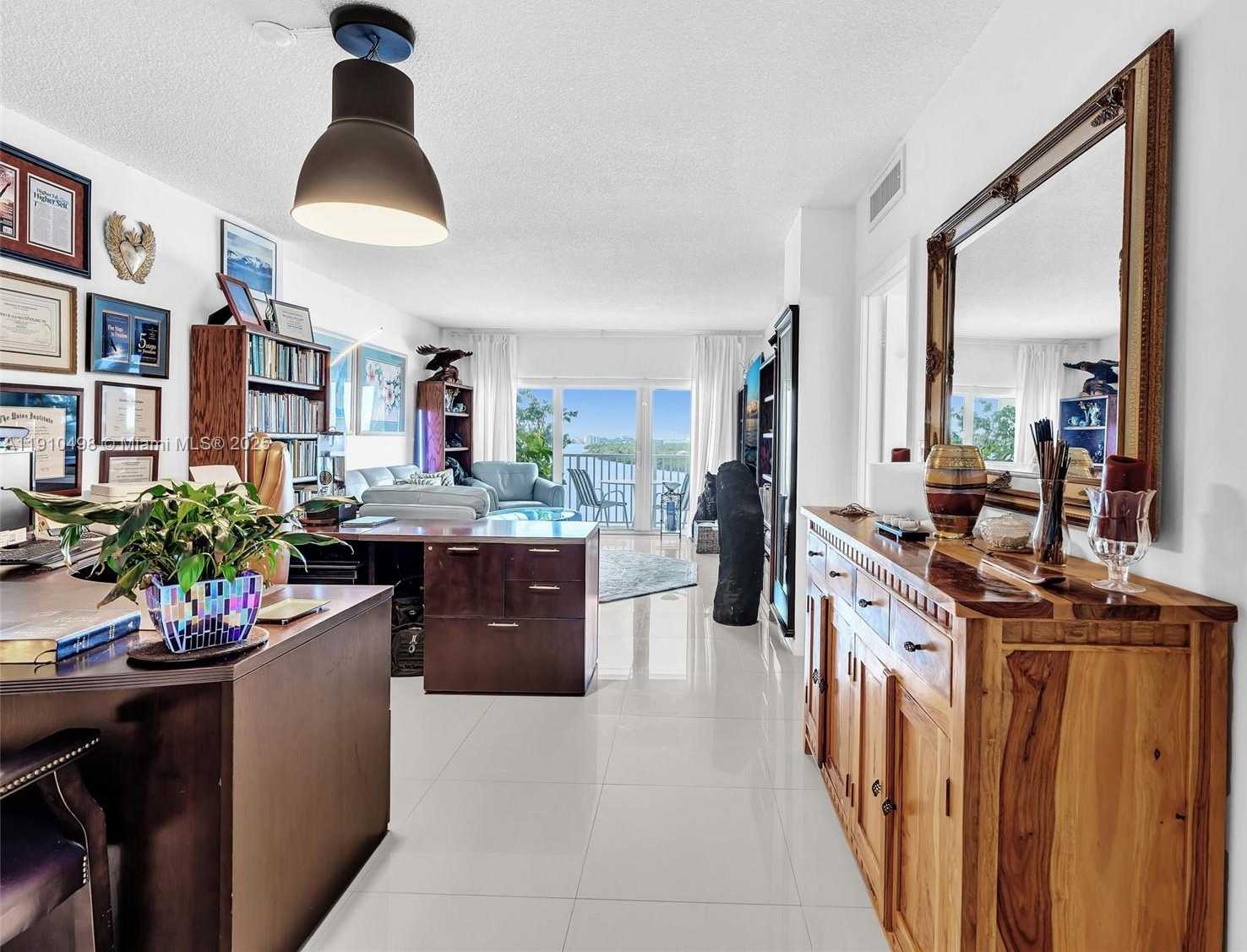 Small Image of 300 BAYVIEW DR #902, Sunny Isles Beach Number 8