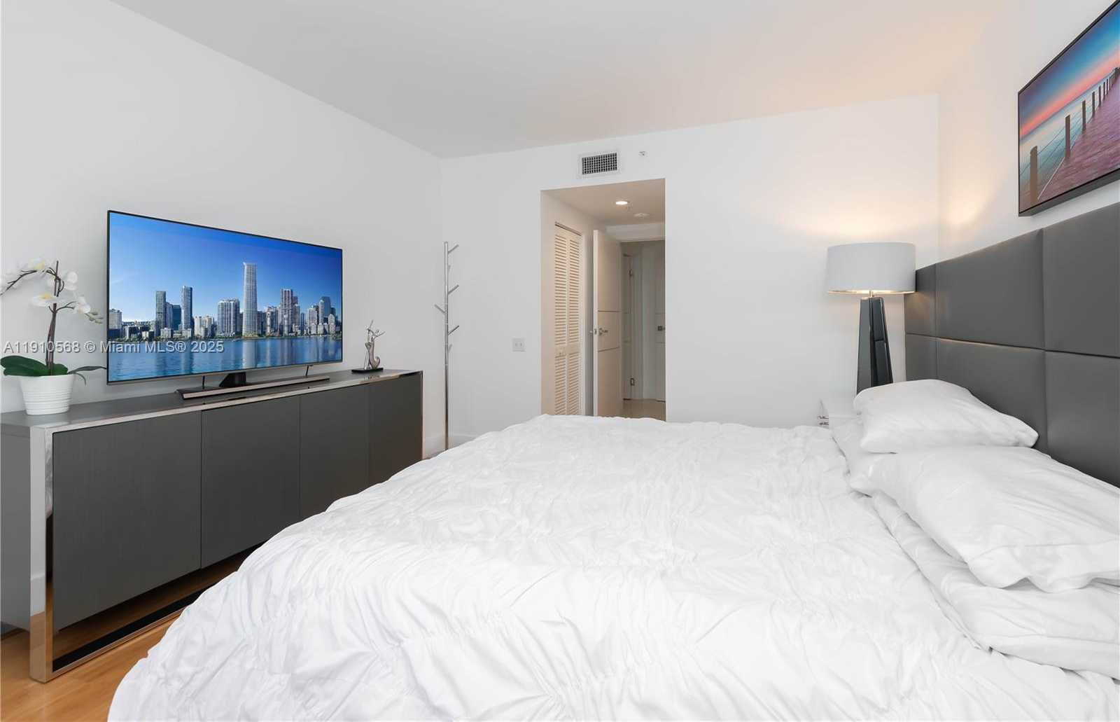 Small Image of 701 BRICKELL KEY BLVD #1912, Miami Number 17