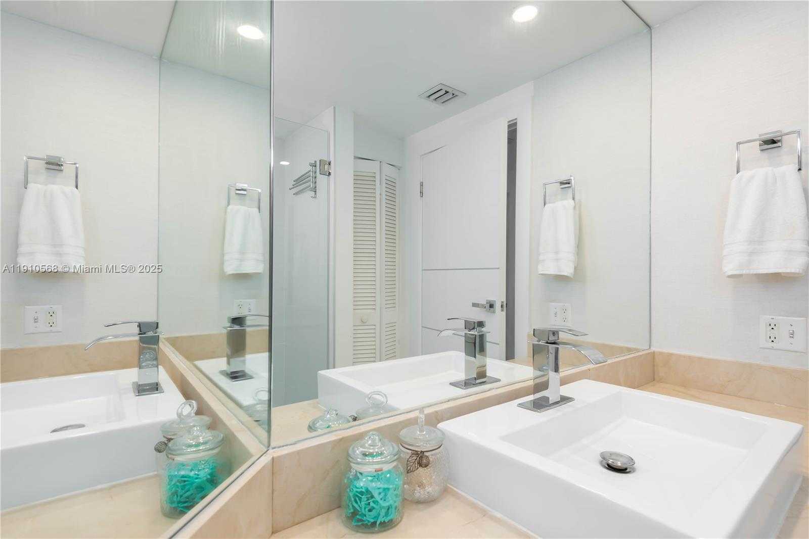 Small Image of 701 BRICKELL KEY BLVD #1912, Miami Number 21