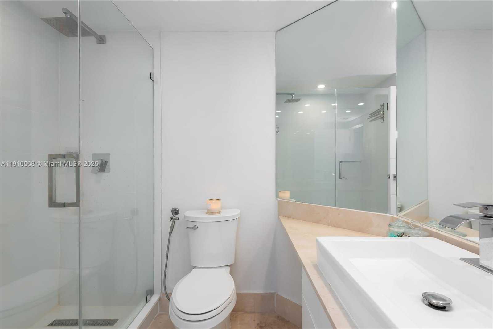 Small Image of 701 BRICKELL KEY BLVD #1912, Miami Number 29