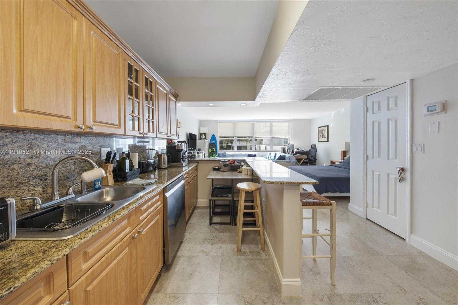 Small Image of 100 LINCOLN RD #624, Miami Beach Number 6