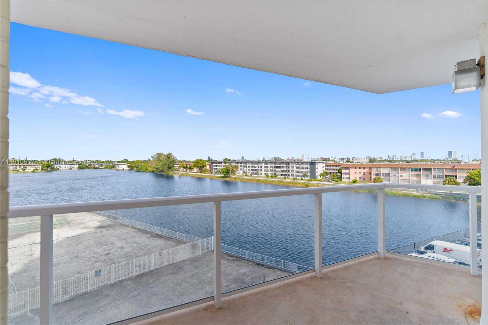 Small Image of 1351 NORTH EAST MIAMI GARDENS DR #406E, Miami Number 1