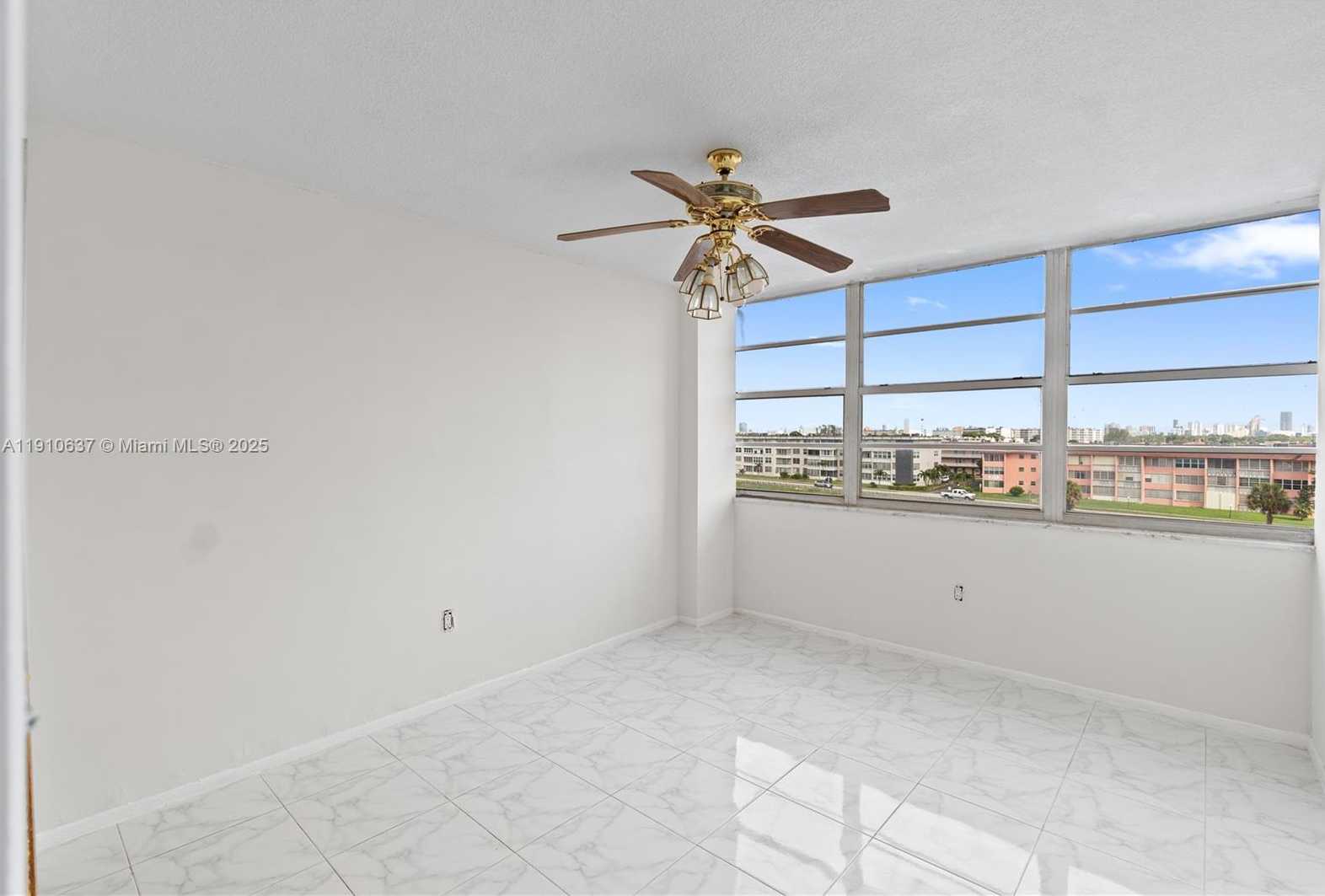 Small Image of 1351 NORTH EAST MIAMI GARDENS DR #406E, Miami Number 11