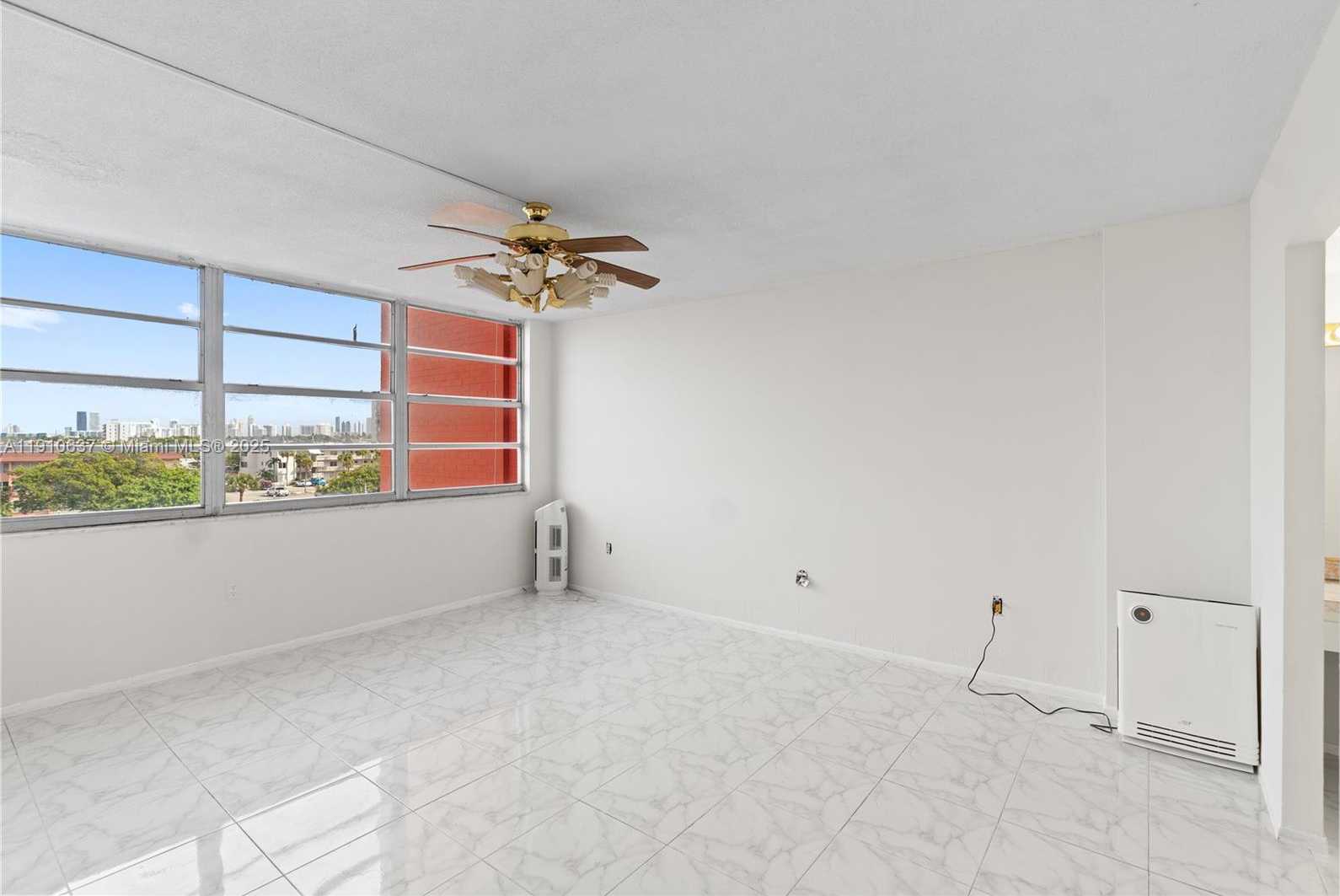 Small Image of 1351 NORTH EAST MIAMI GARDENS DR #406E, Miami Number 16