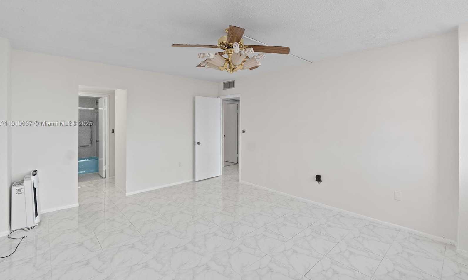 Small Image of 1351 NORTH EAST MIAMI GARDENS DR #406E, Miami Number 19