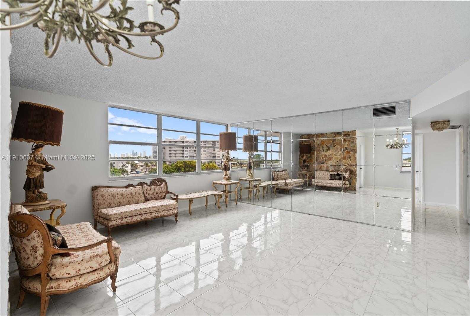 Small Image of 1351 NORTH EAST MIAMI GARDENS DR #406E, Miami Number 3