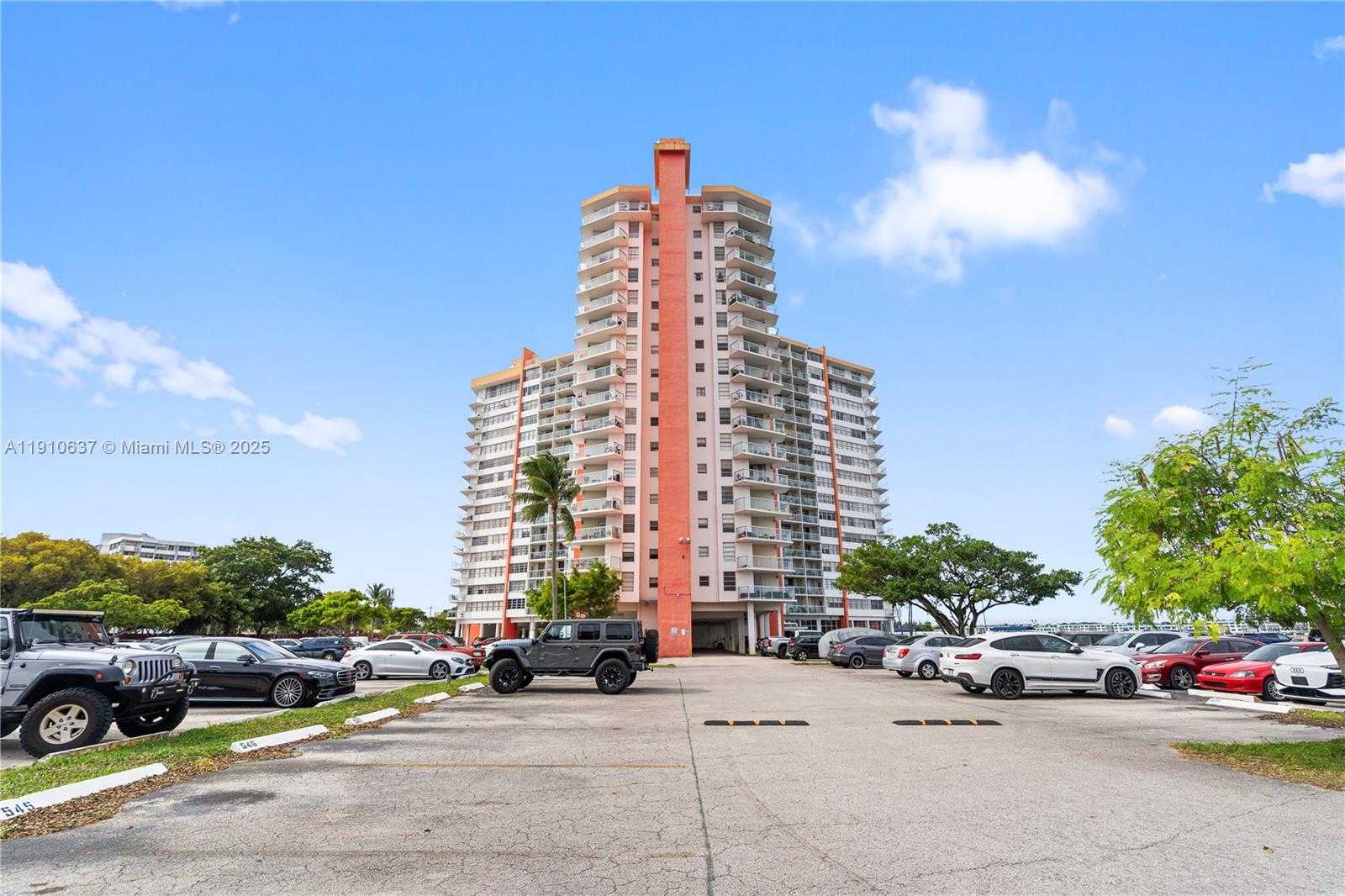 Small Image of 1351 NORTH EAST MIAMI GARDENS DR #406E, Miami Number 30