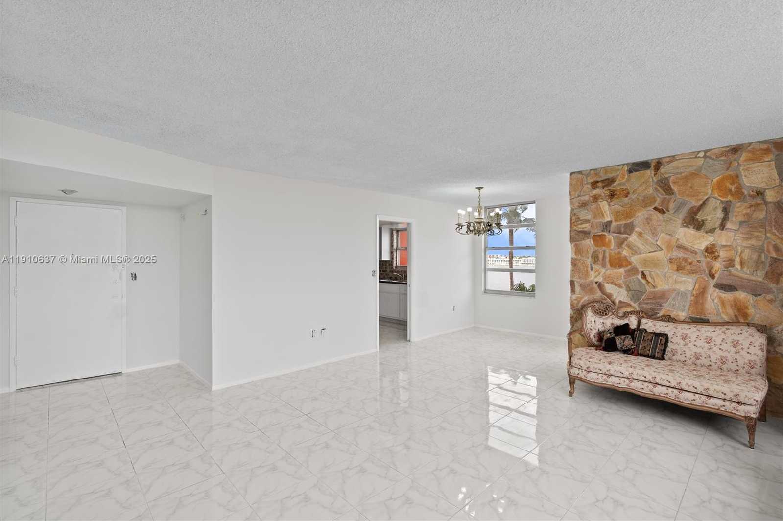 Small Image of 1351 NORTH EAST MIAMI GARDENS DR #406E, Miami Number 4