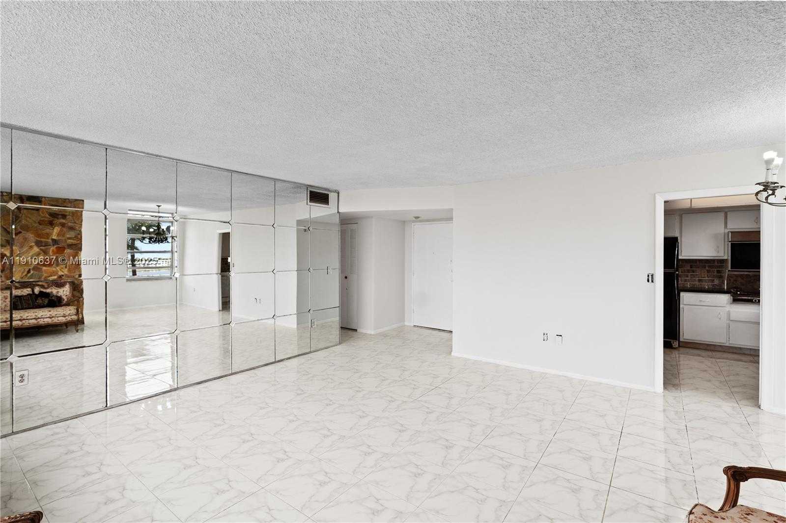 Small Image of 1351 NORTH EAST MIAMI GARDENS DR #406E, Miami Number 5