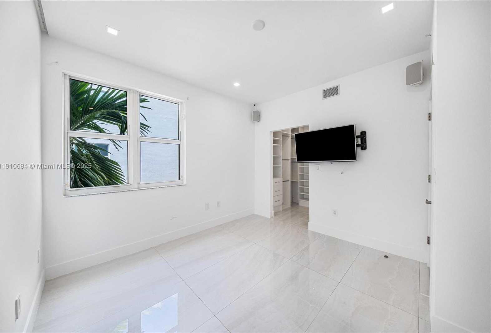 Small Image of 7918 HARBOUR ISLAND DR #207, North Bay Village Number 27