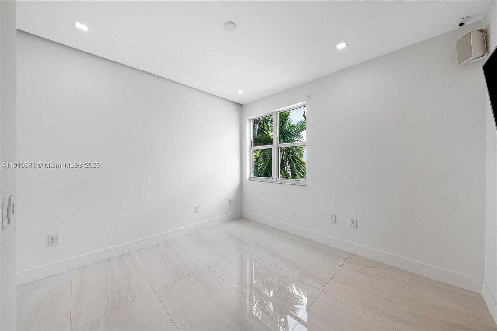 Small Image of 7918 HARBOUR ISLAND DR #207, North Bay Village Number 29