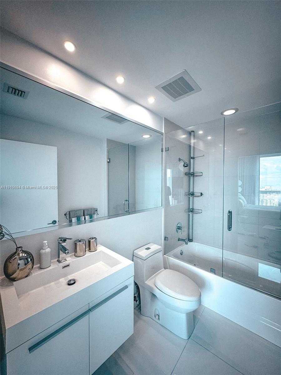 Small Image of 2020 NORTH BAYSHORE DR #2007, Miami Number 17