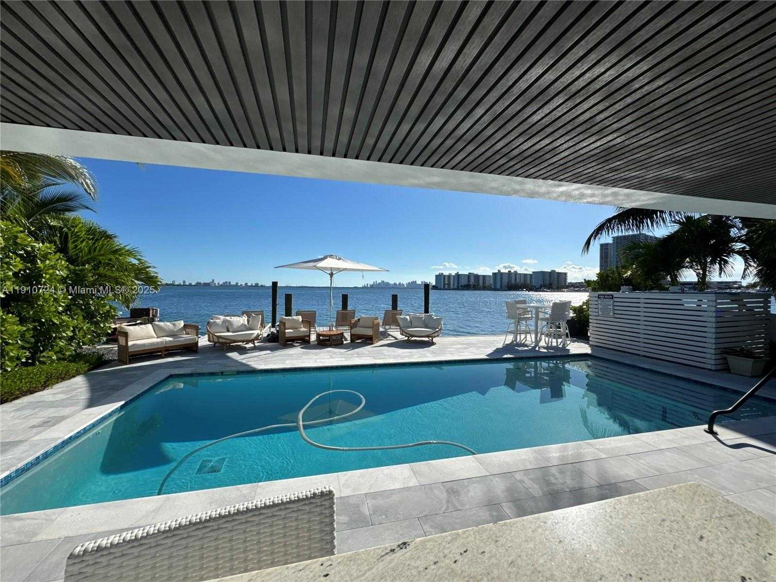 Small Image of 1930 BAY DR #1, Miami Beach Number 4
