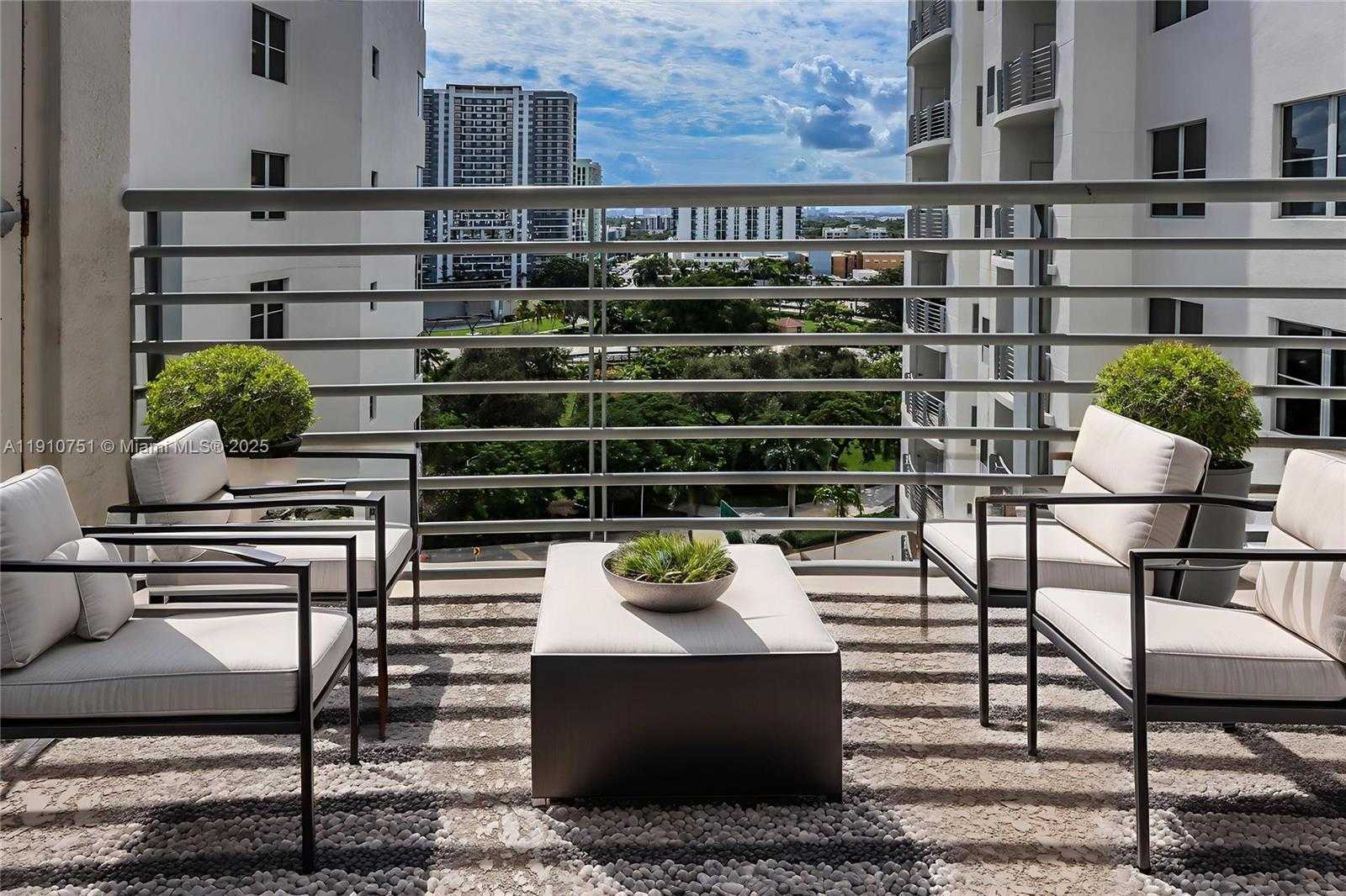 Small Image of 1830 RADIUS DR #1119, Hollywood Number 3