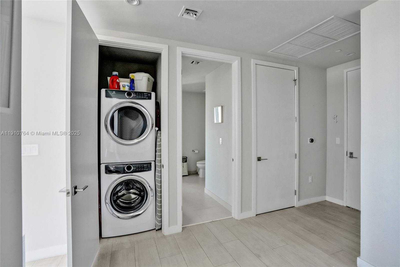 Small Image of 2831 SOUTH BAYSHORE DR #1808, Miami Number 16