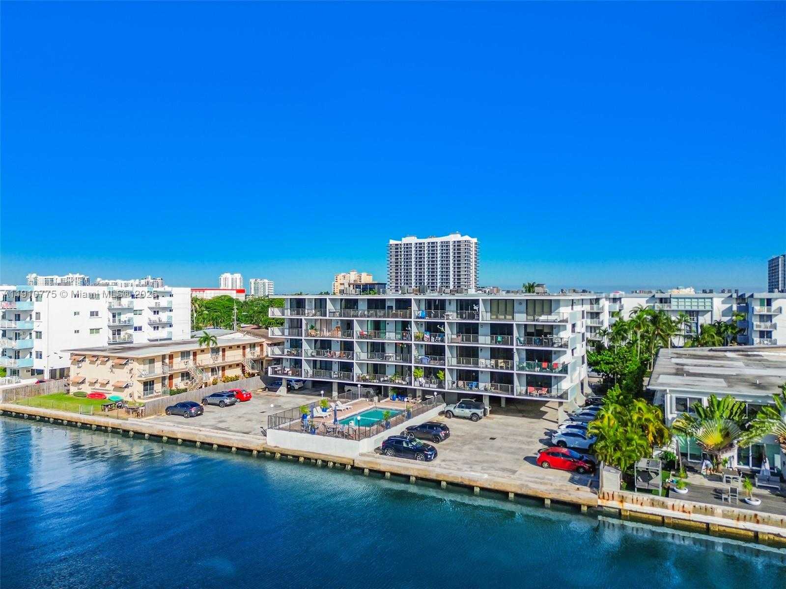 Small Image of 1820 SOUTH TREASURE DR #203D, North Bay Village Number 2