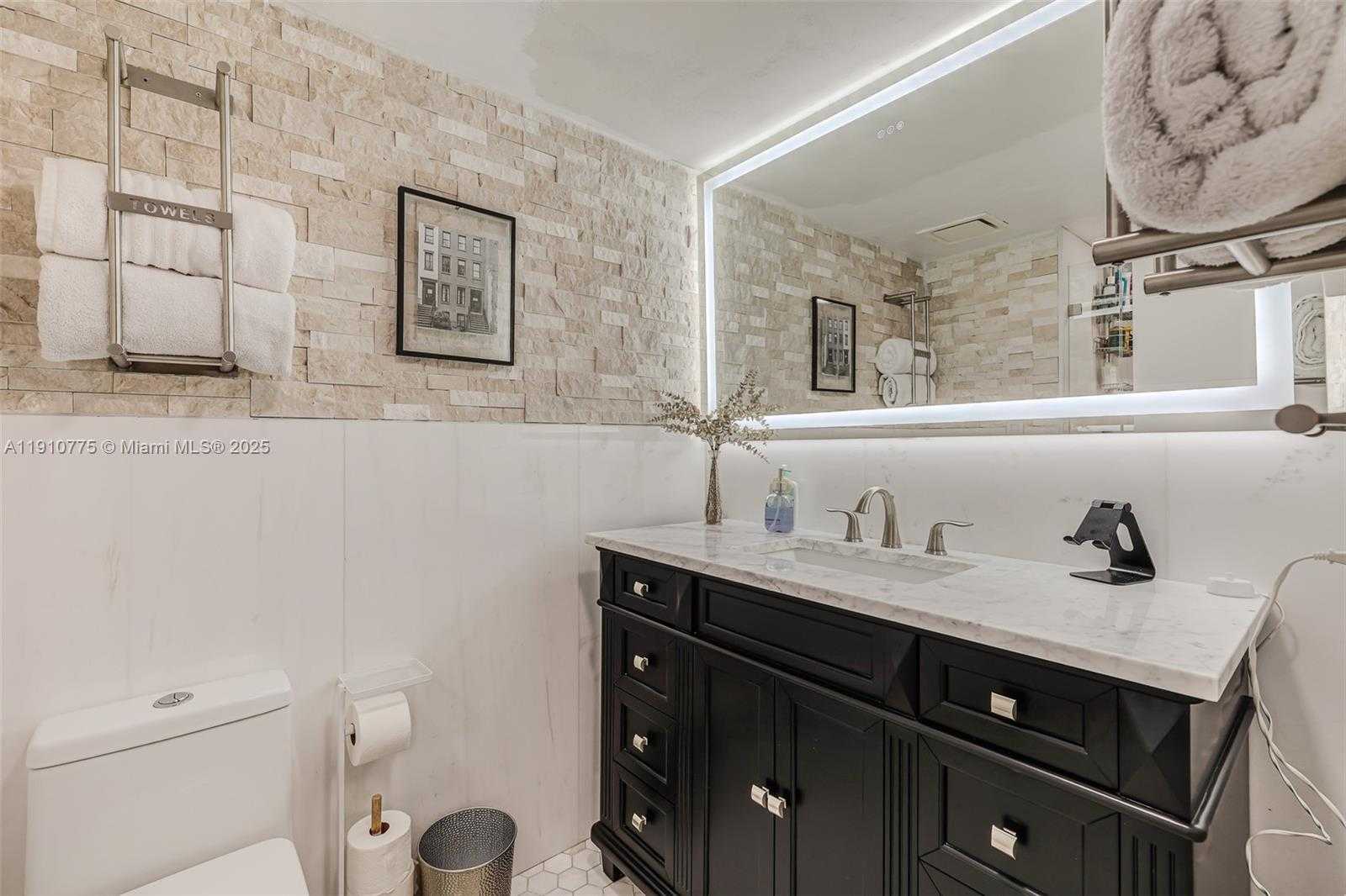 Small Image of 1820 SOUTH TREASURE DR #203D, North Bay Village Number 23