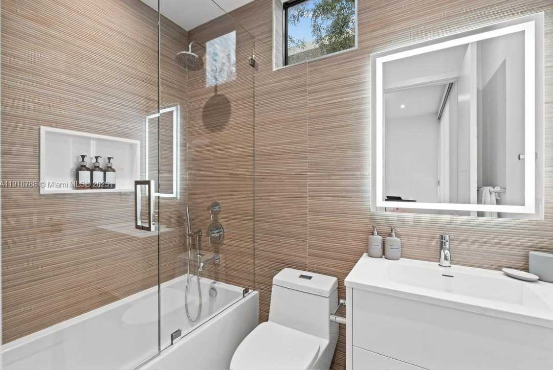 Small Image of 3255 PERCIVAL AVE #3255, Coconut Grove Number 22