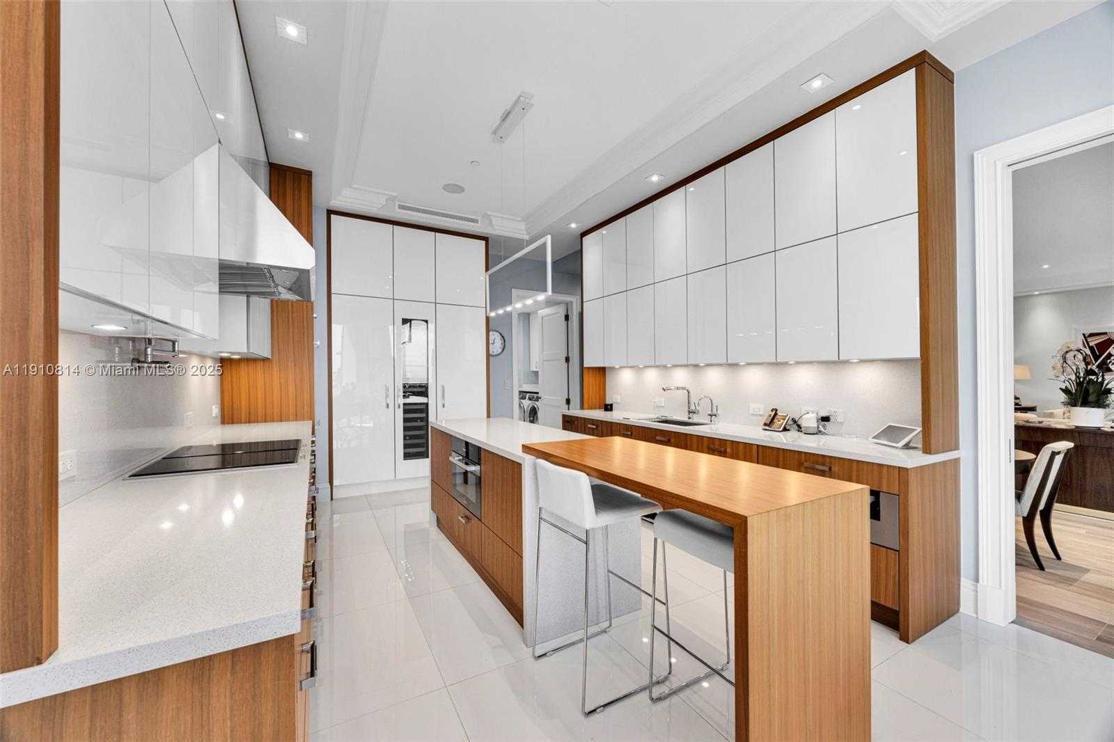 Small Image of 10 EDGEWATER DR #PH-C, Coral Gables Number 11