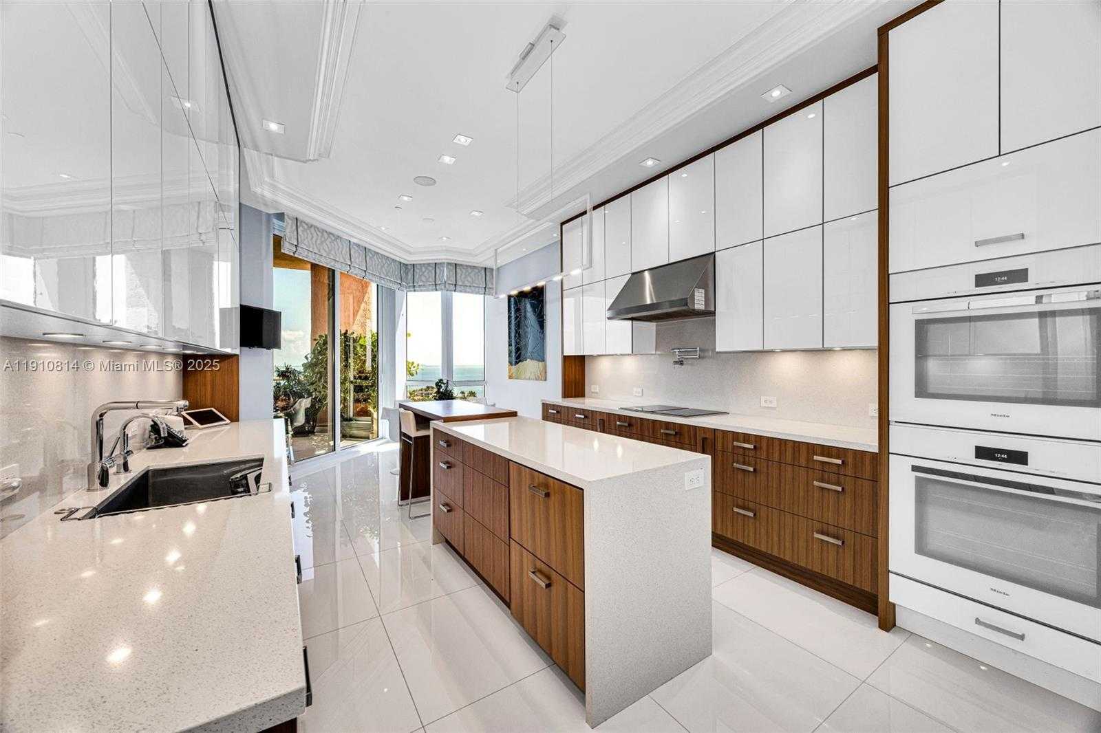 Small Image of 10 EDGEWATER DR #PH-C, Coral Gables Number 12