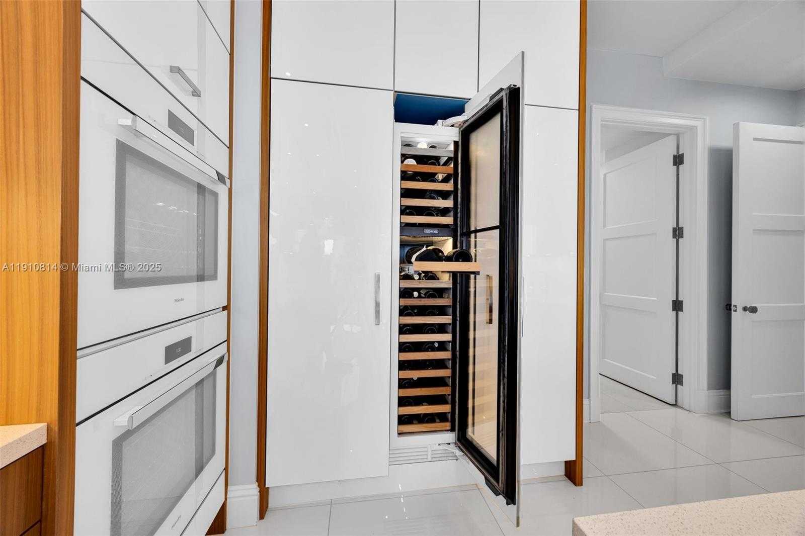 Small Image of 10 EDGEWATER DR #PH-C, Coral Gables Number 15