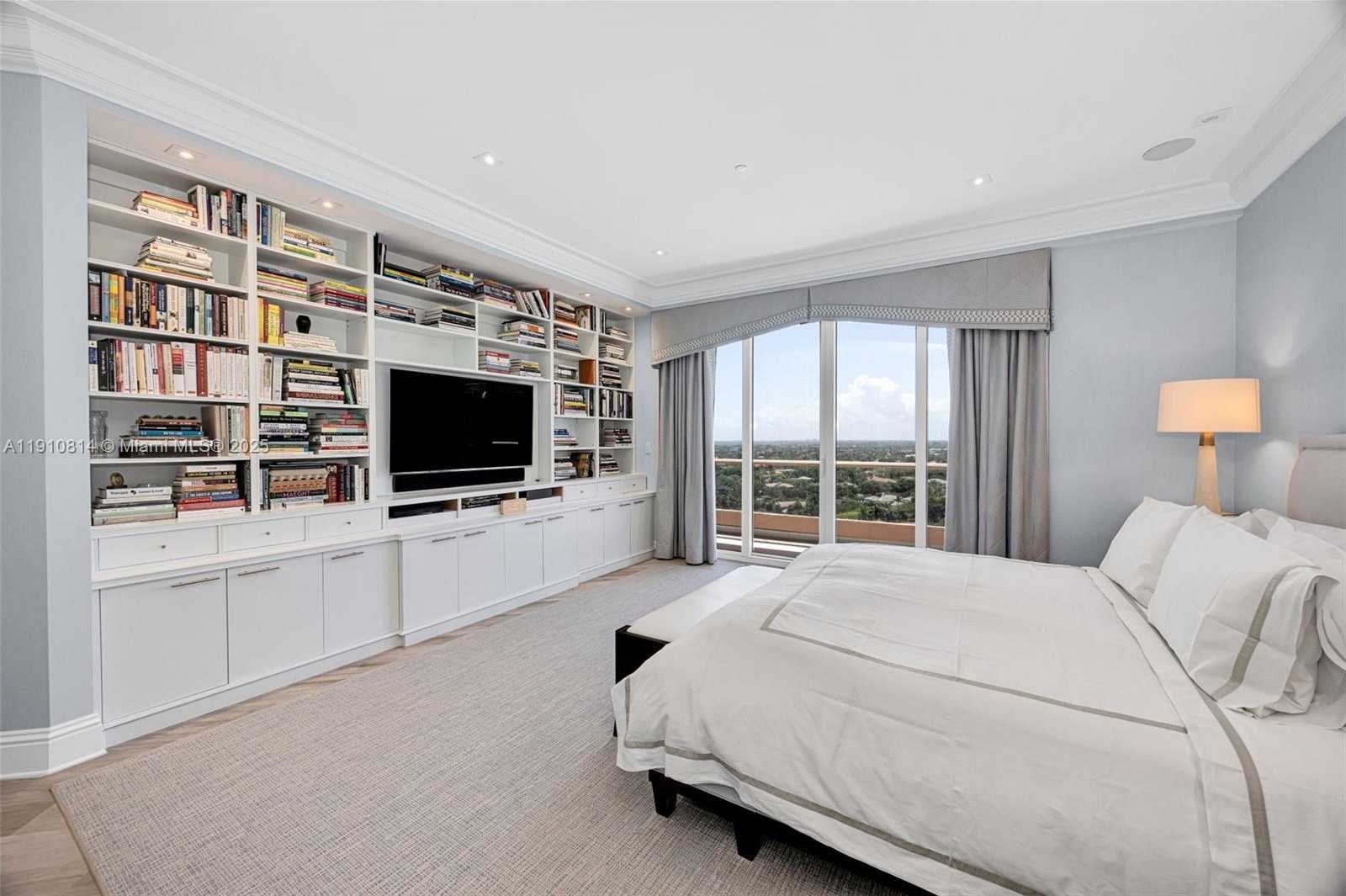 Small Image of 10 EDGEWATER DR #PH-C, Coral Gables Number 19