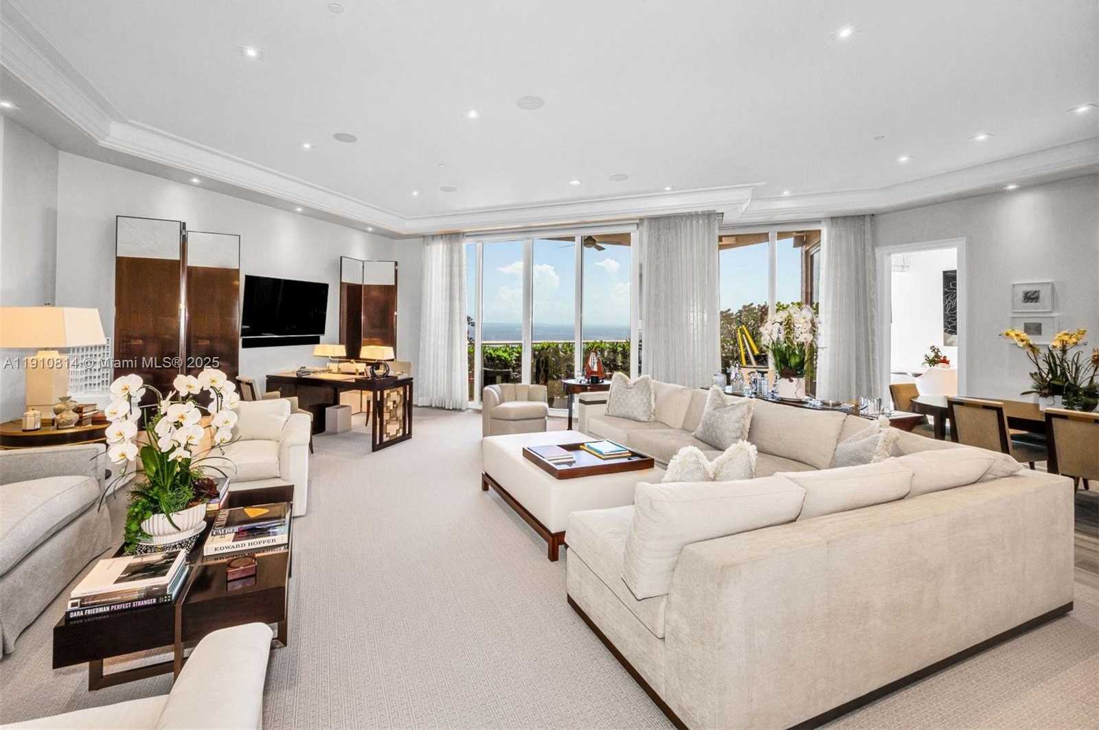 Small Image of 10 EDGEWATER DR #PH-C, Coral Gables Number 2