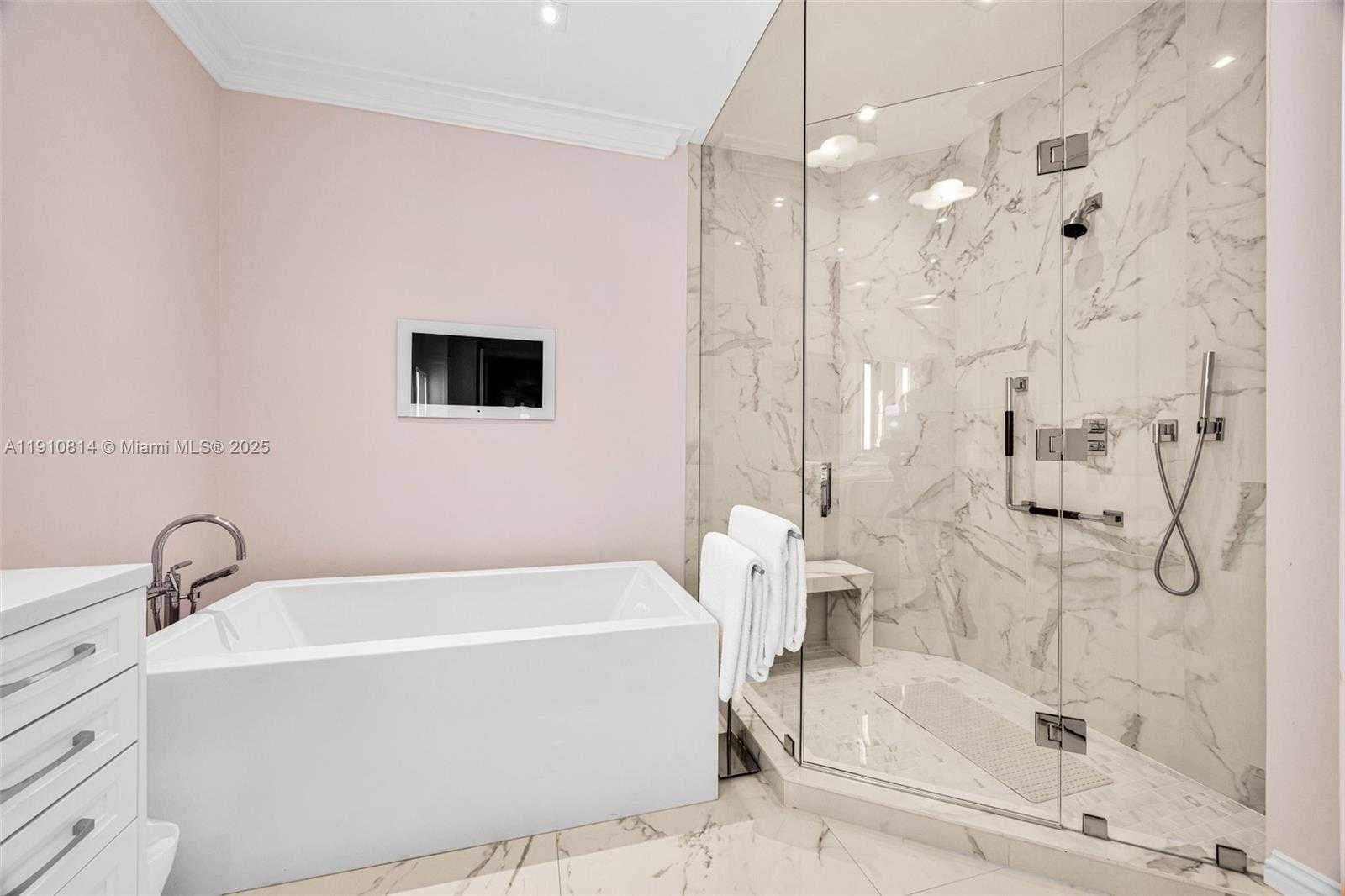 Small Image of 10 EDGEWATER DR #PH-C, Coral Gables Number 21