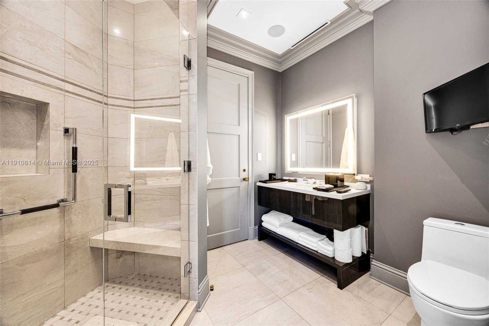 Small Image of 10 EDGEWATER DR #PH-C, Coral Gables Number 26