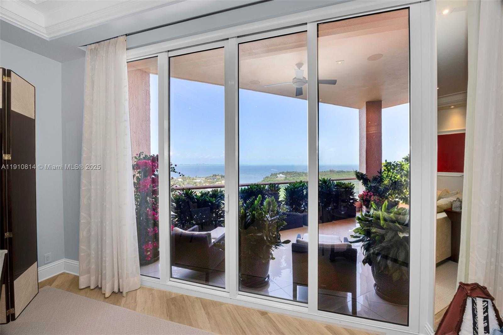 Small Image of 10 EDGEWATER DR #PH-C, Coral Gables Number 3