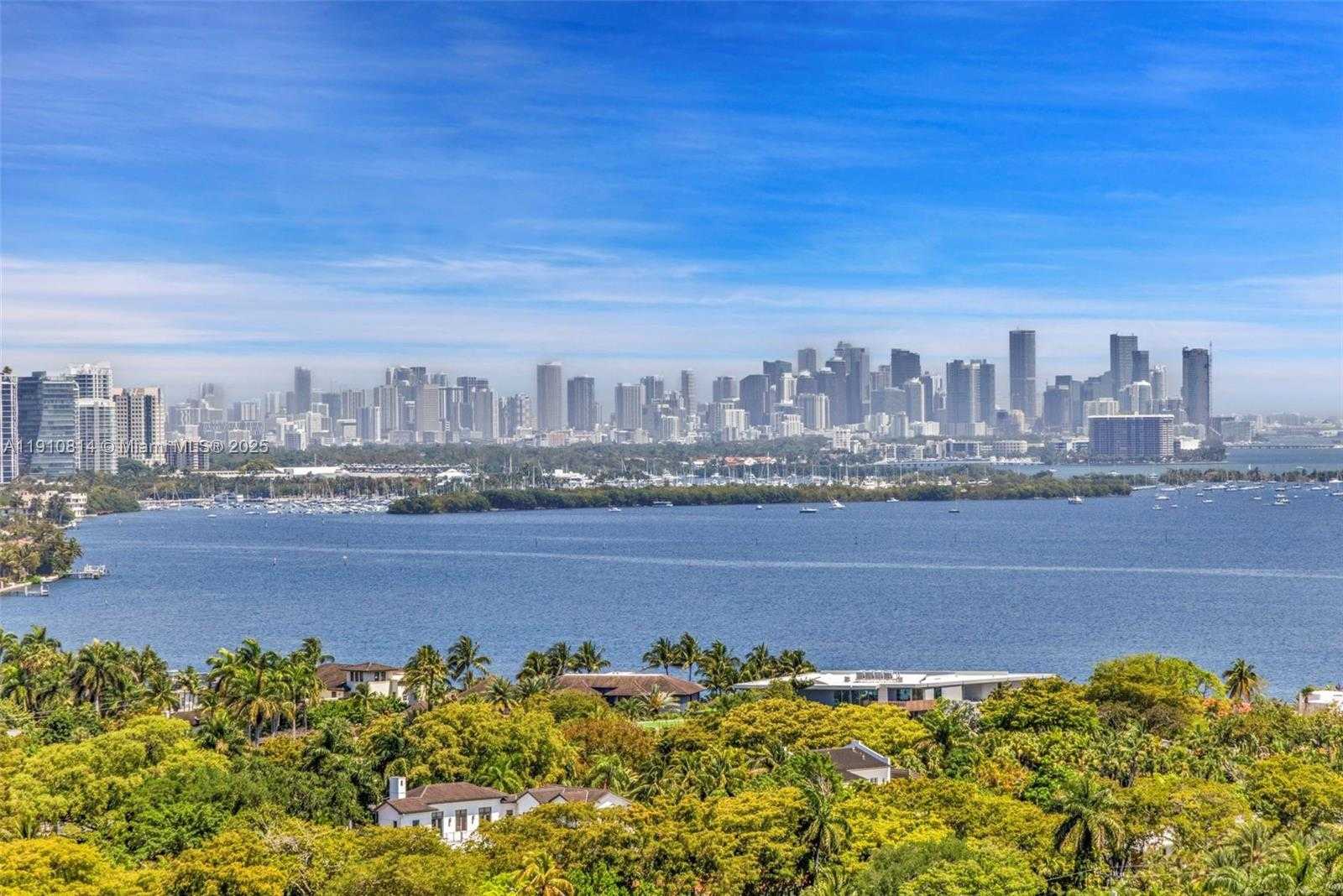 Small Image of 10 EDGEWATER DR #PH-C, Coral Gables Number 31