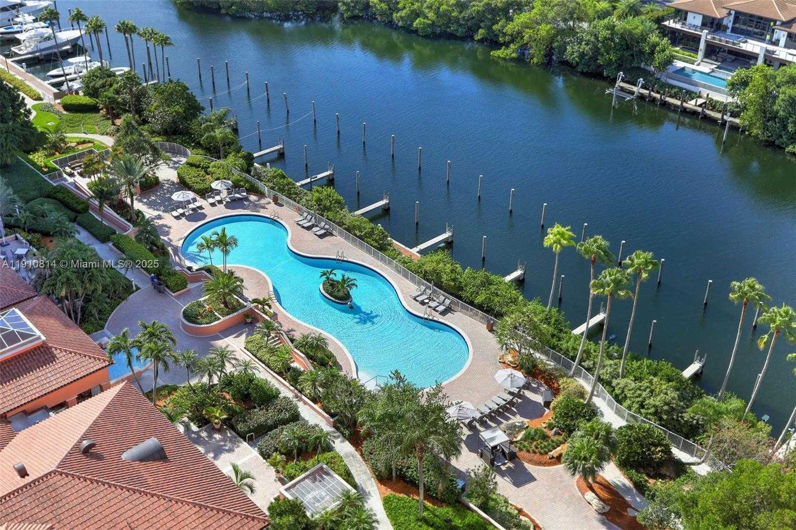 Small Image of 10 EDGEWATER DR #PH-C, Coral Gables Number 35