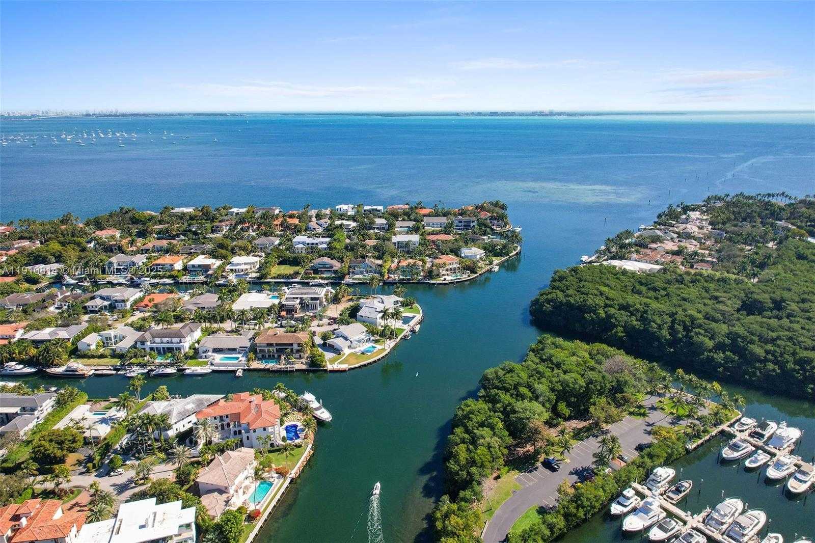 Small Image of 10 EDGEWATER DR #PH-C, Coral Gables Number 36