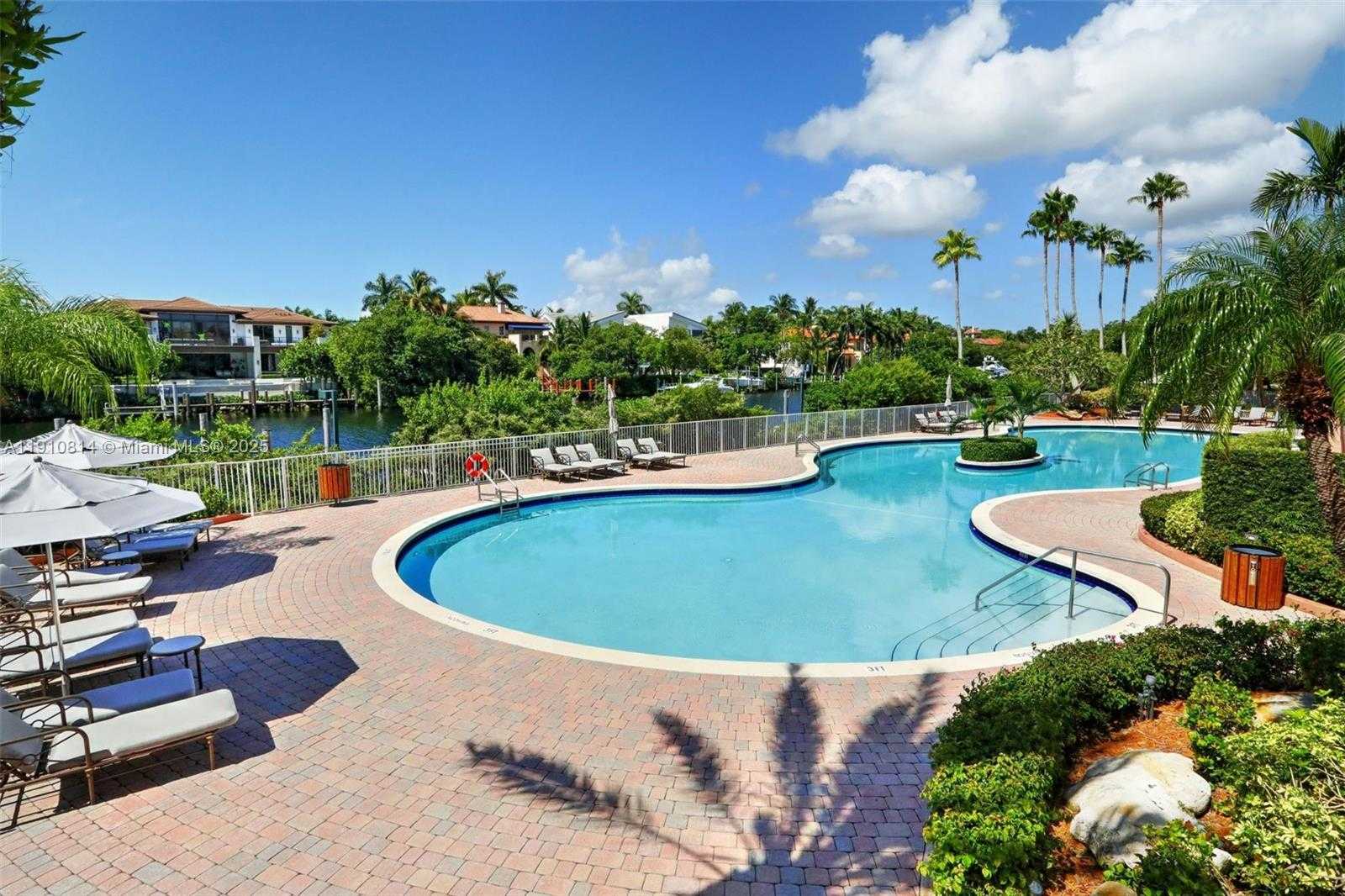 Small Image of 10 EDGEWATER DR #PH-C, Coral Gables Number 37