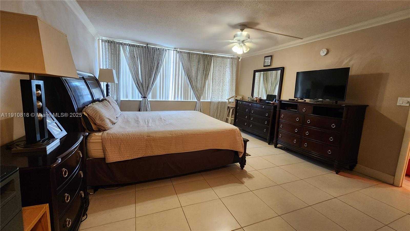 Small Image of 1825 SOUTH OCEAN DR #209, Hallandale Beach Number 5
