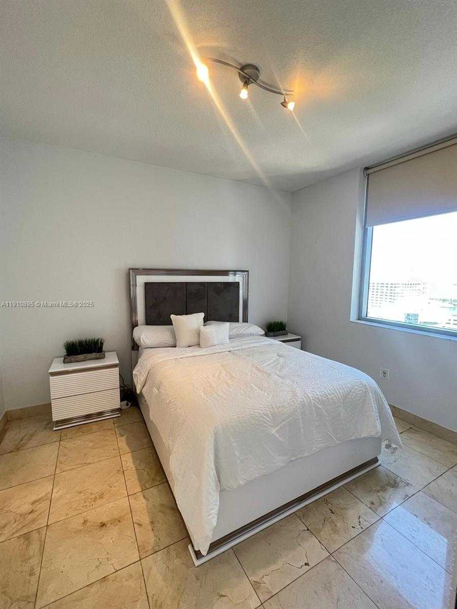 Small Image of 1050 BRICKELL AVE #1904, Miami Number 6
