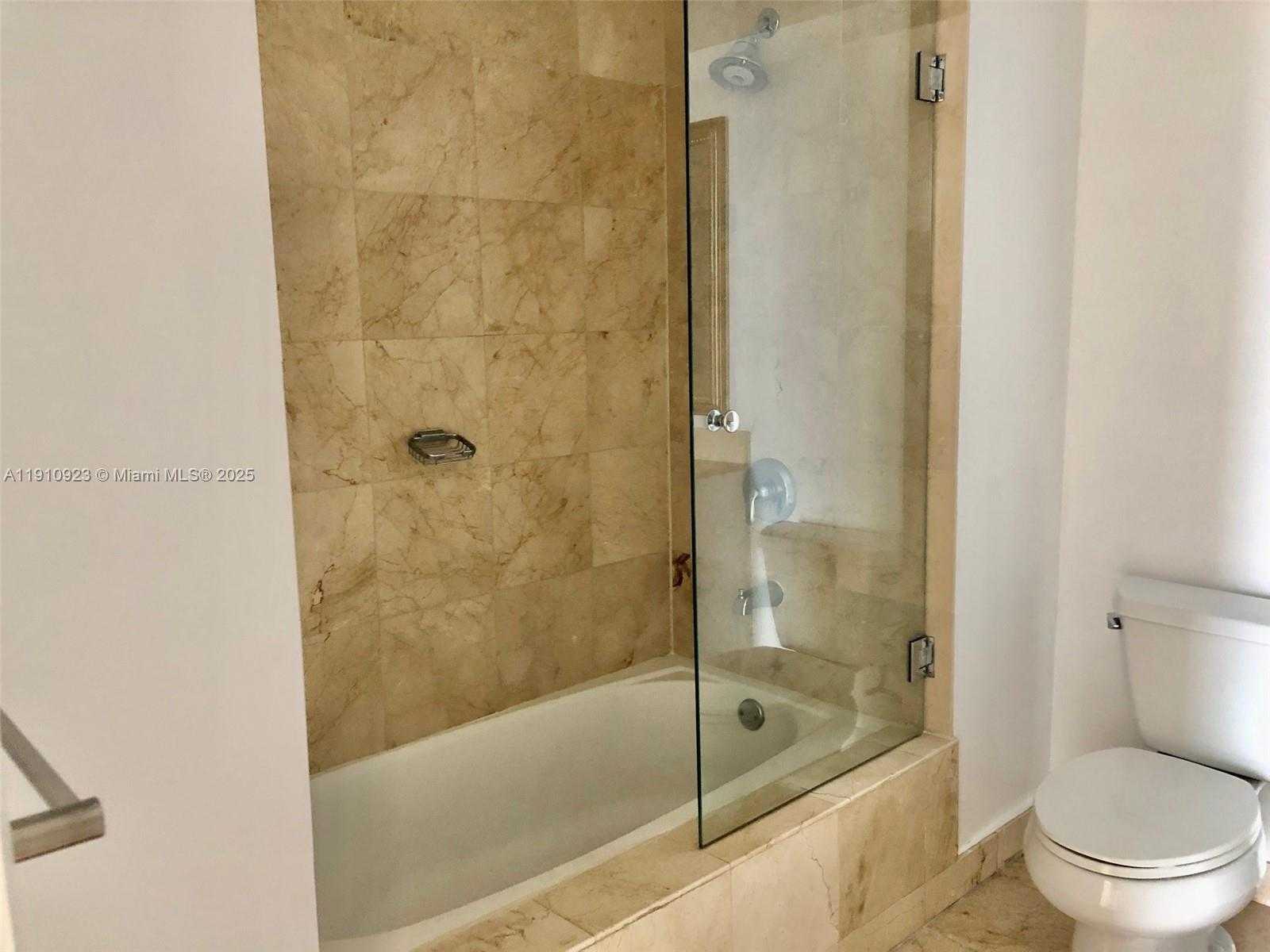 Small Image of 1800 NORTH BAYSHORE DR #605, Miami Number 15