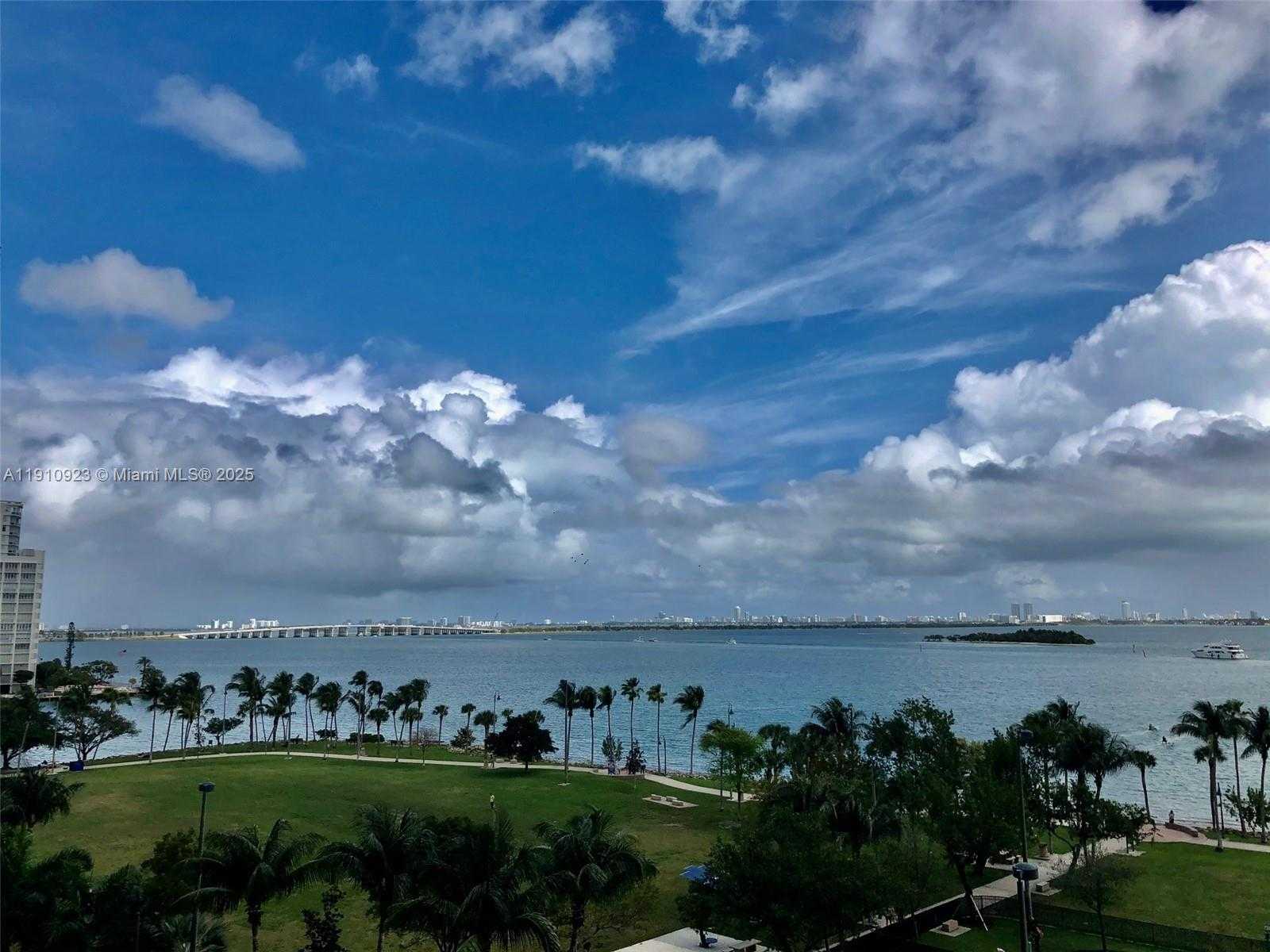 Small Image of 1800 NORTH BAYSHORE DR #605, Miami Number 21