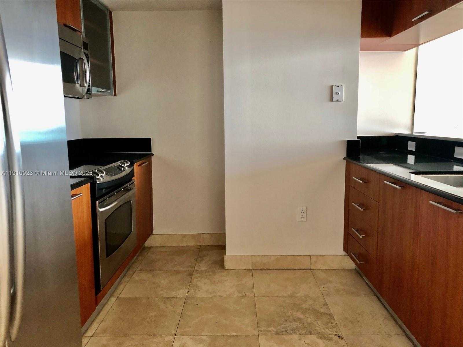 Small Image of 1800 NORTH BAYSHORE DR #605, Miami Number 7