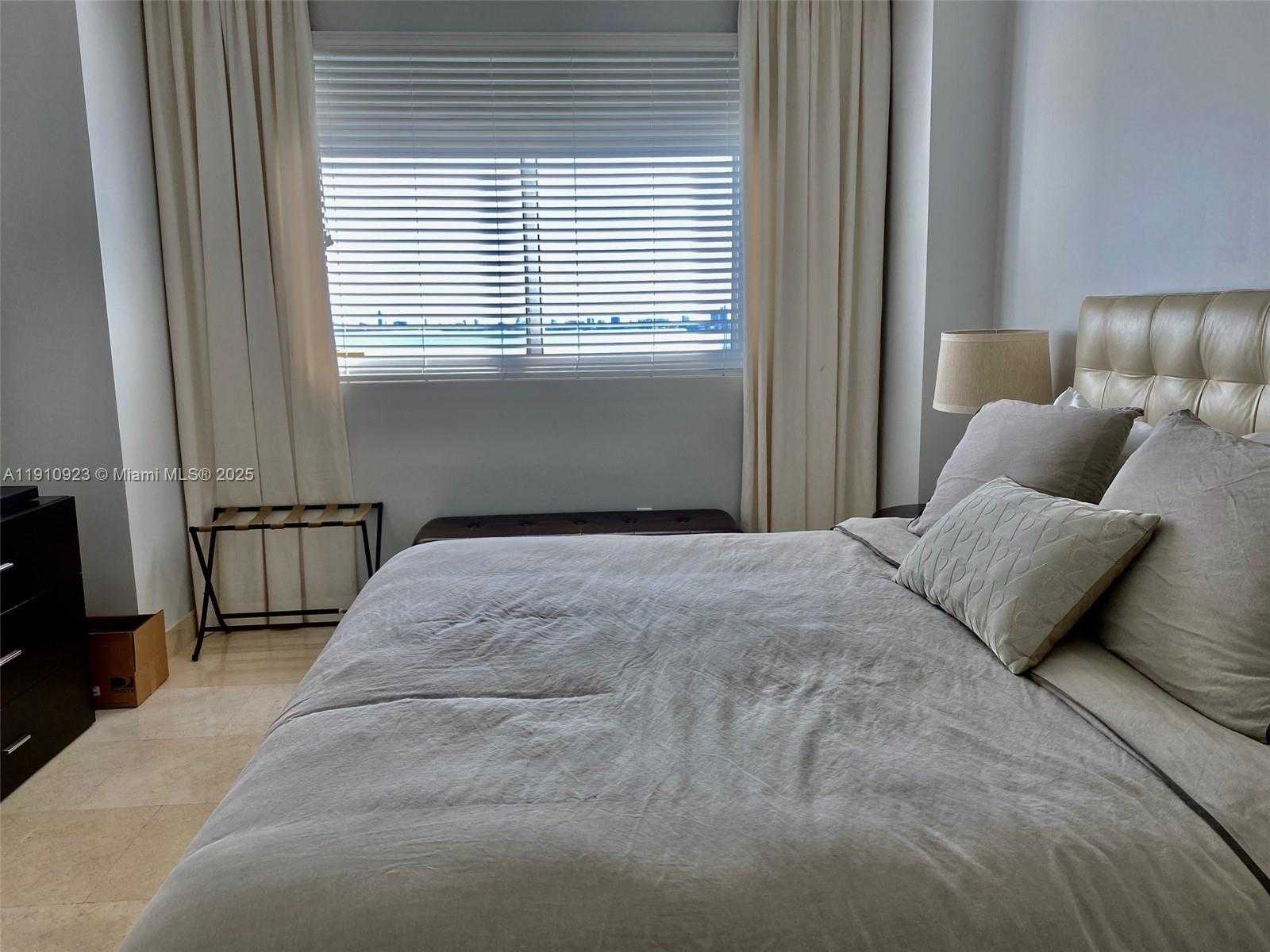 Small Image of 1800 NORTH BAYSHORE DR #605, Miami Number 9