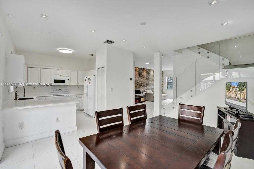 Small Image of 12931 SOUTH WEST 134TH TER, Miami Number 11