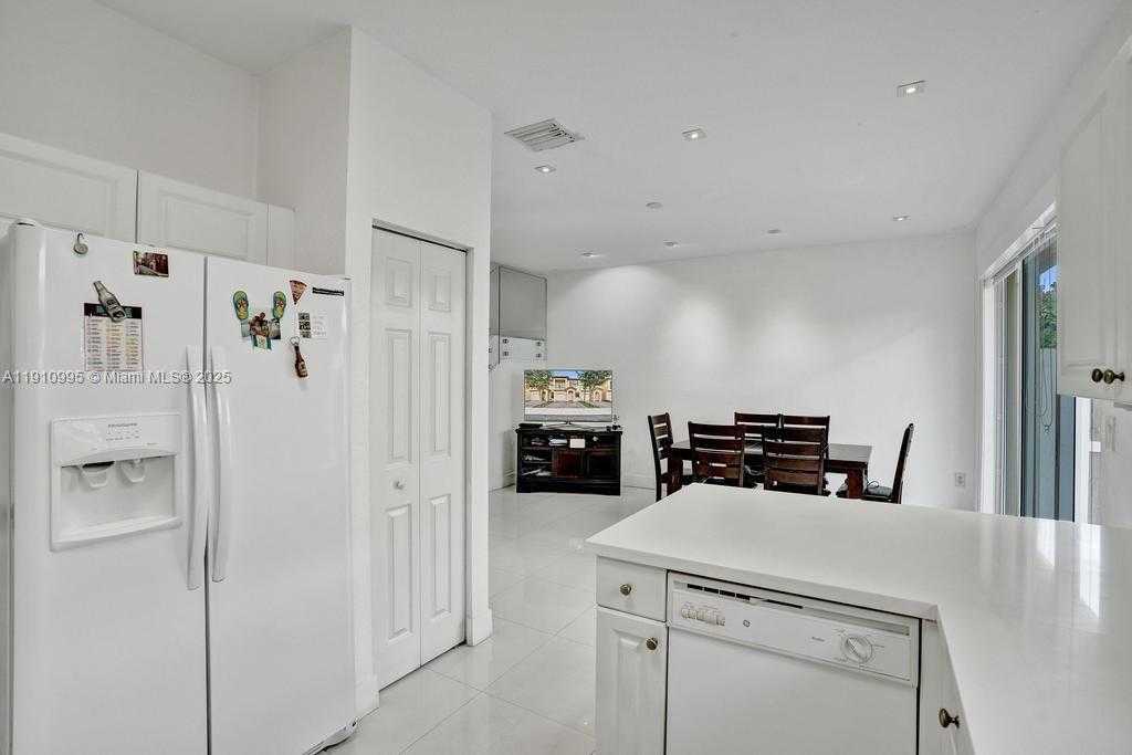 Small Image of 12931 SOUTH WEST 134TH TER, Miami Number 14