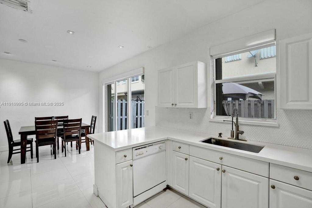 Small Image of 12931 SOUTH WEST 134TH TER, Miami Number 15